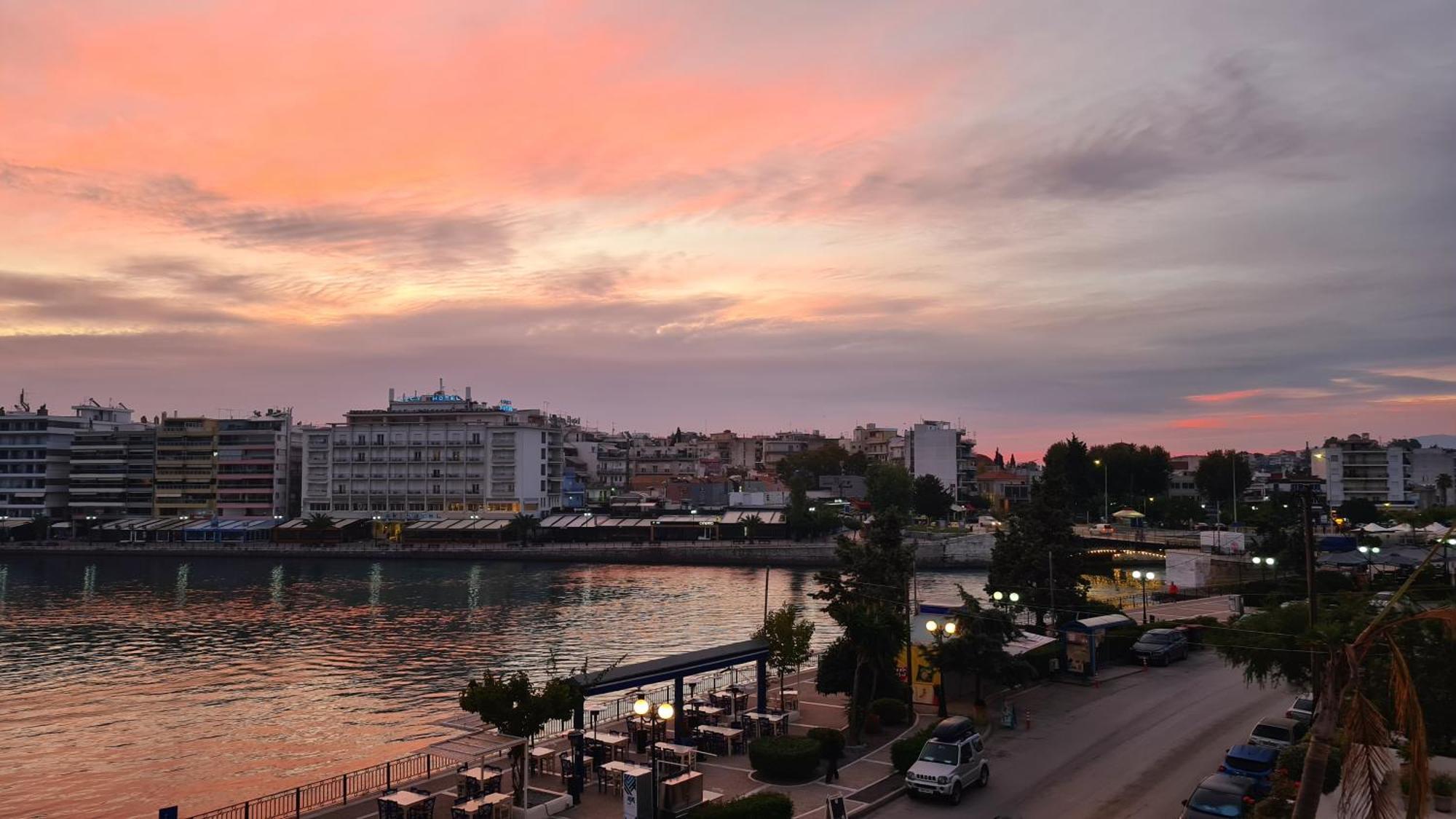 Debbie'S Διαμέρισμα Δίπλα Στο Νερό ! Chalkís エクステリア 写真